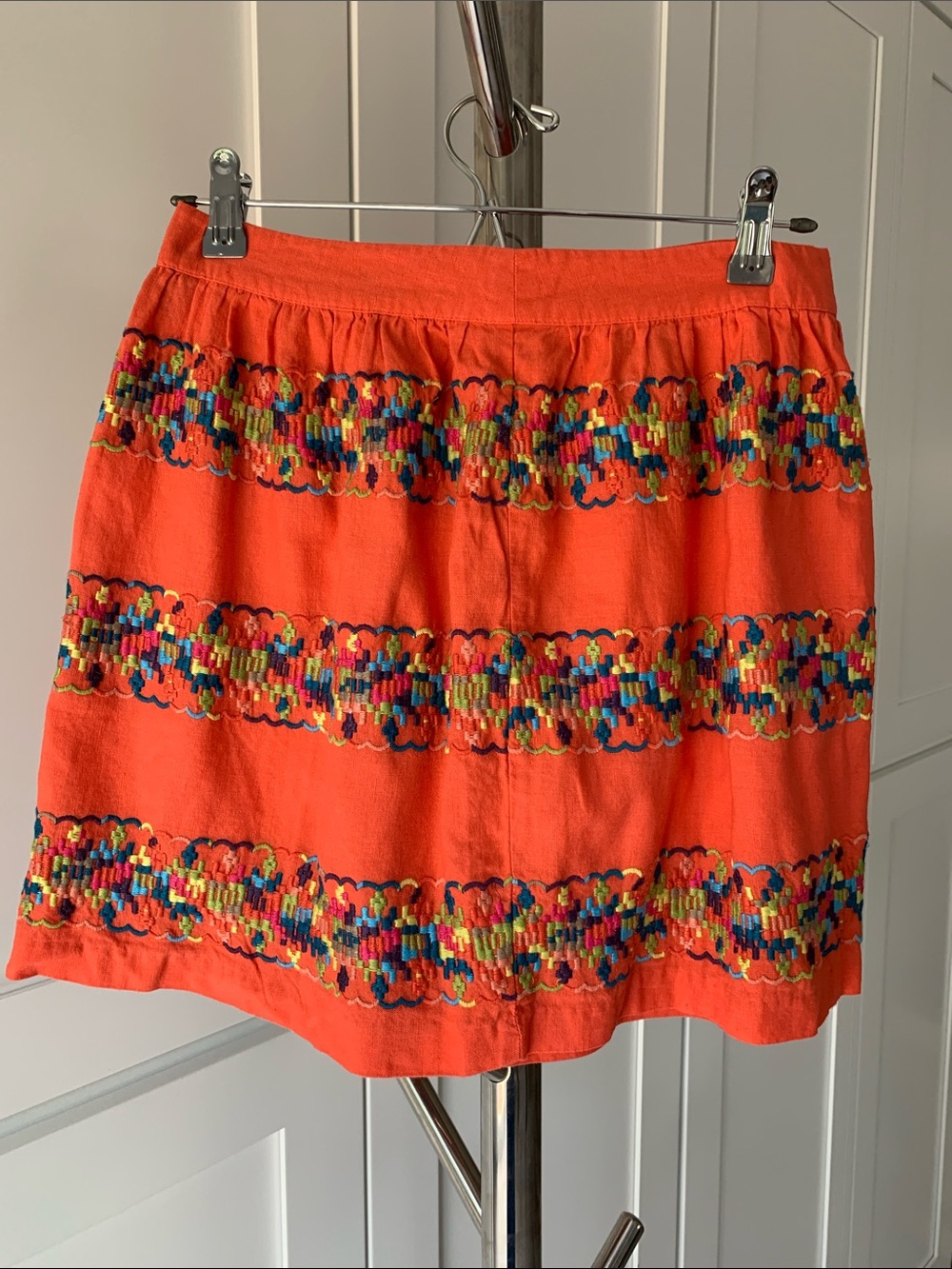Tommy Hilfiger Coral Mini Skirt with Multicolor Embroidery, Size 2.